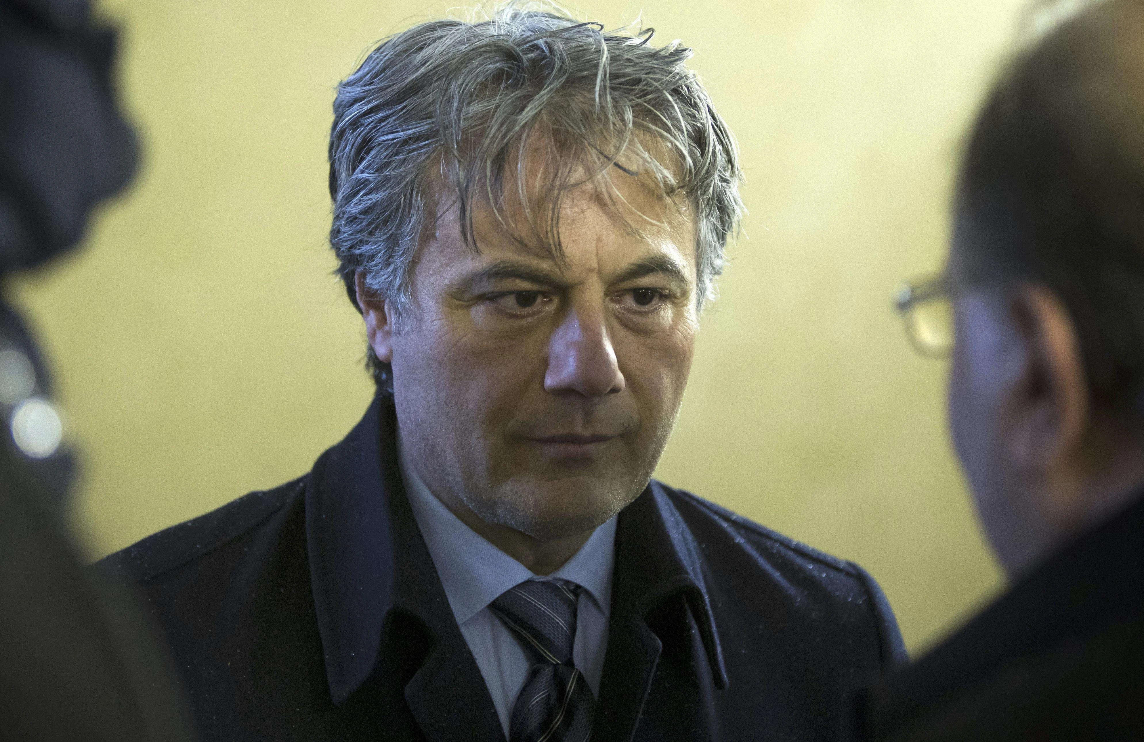 رحلة مناف طلاس السـ..ـرية من لبنان إلى فرنسا