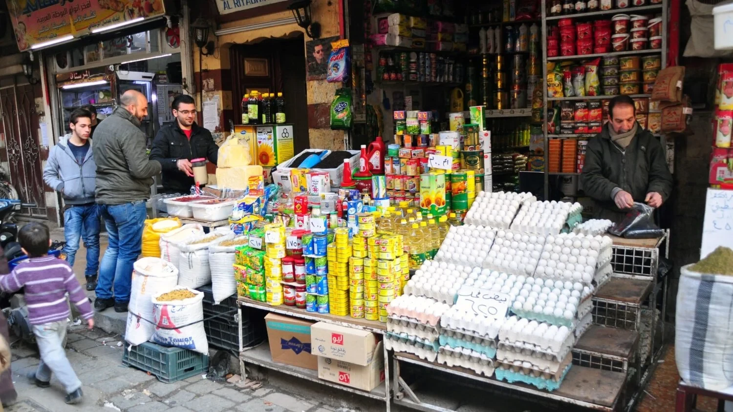 ركود تضخمي يخنق القدرة الشرائية رغم تراجع الأرقام الرسمية في سوريا