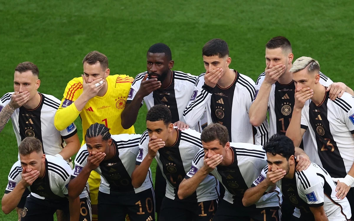 المنتخب الألماني يحتج على منع "نوير" من ارتداء شارة دعم المثليين في كأس العالم