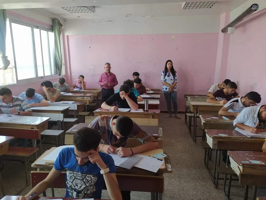 اصدار عقـوبات قاسـية وحـازمة على الغـش والتـلاعب في الامتحانات