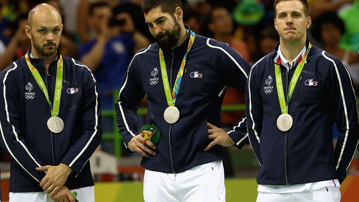 عقدة الفائز بالميدالية الفضية