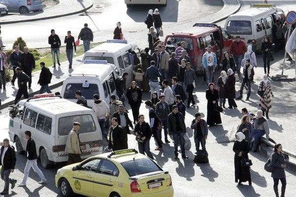 الحكومة السورية تبـرر أزمـة الـنقل