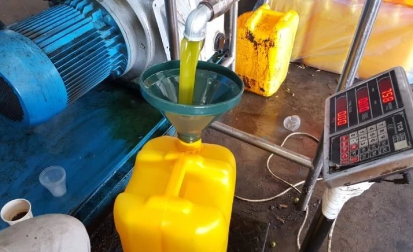 اعلامي يعلق على قرار الحكومة برفع البنزين "بأي عين"