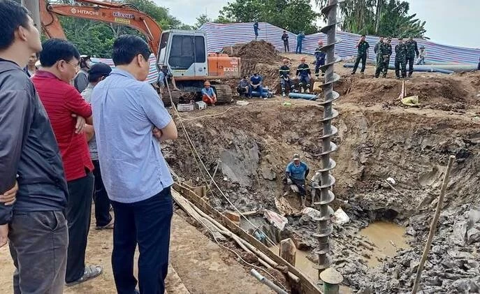 سقـ.ـوط طفل في حفرة بعمق 35 مترا