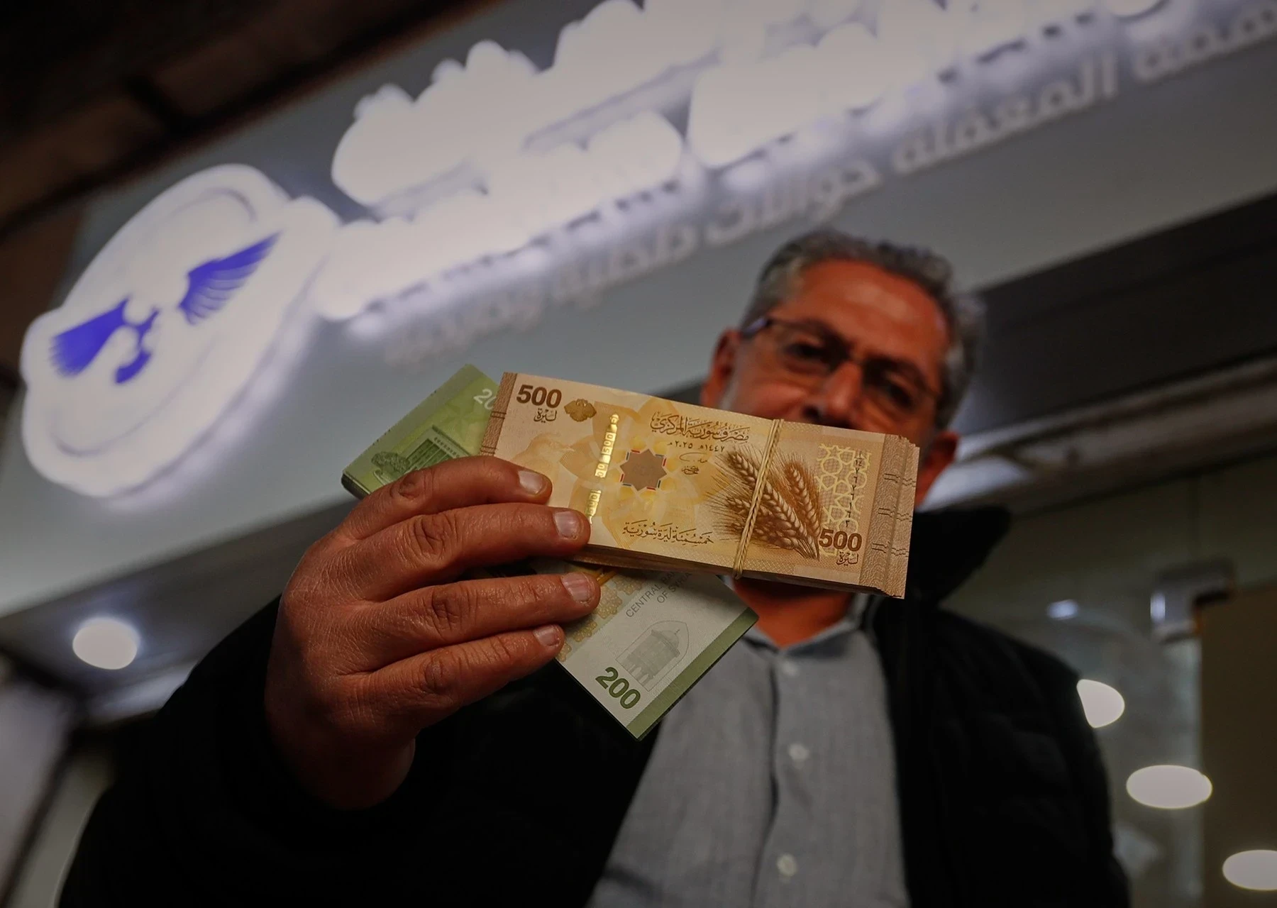 تراجع جديد في قيمتها.. أسعار صرف الليرة السورية أمام العملات الأجنبية