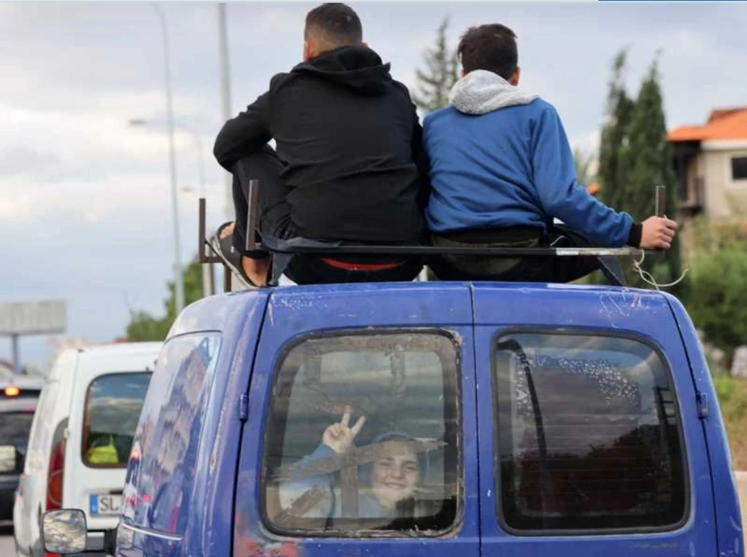 عـودة النازحين اللبـنانـيـين إلى بلـداتهم بعد استـ.ـئناف حـركـة العبـور عبـر معـبر جديدة يـابـوس