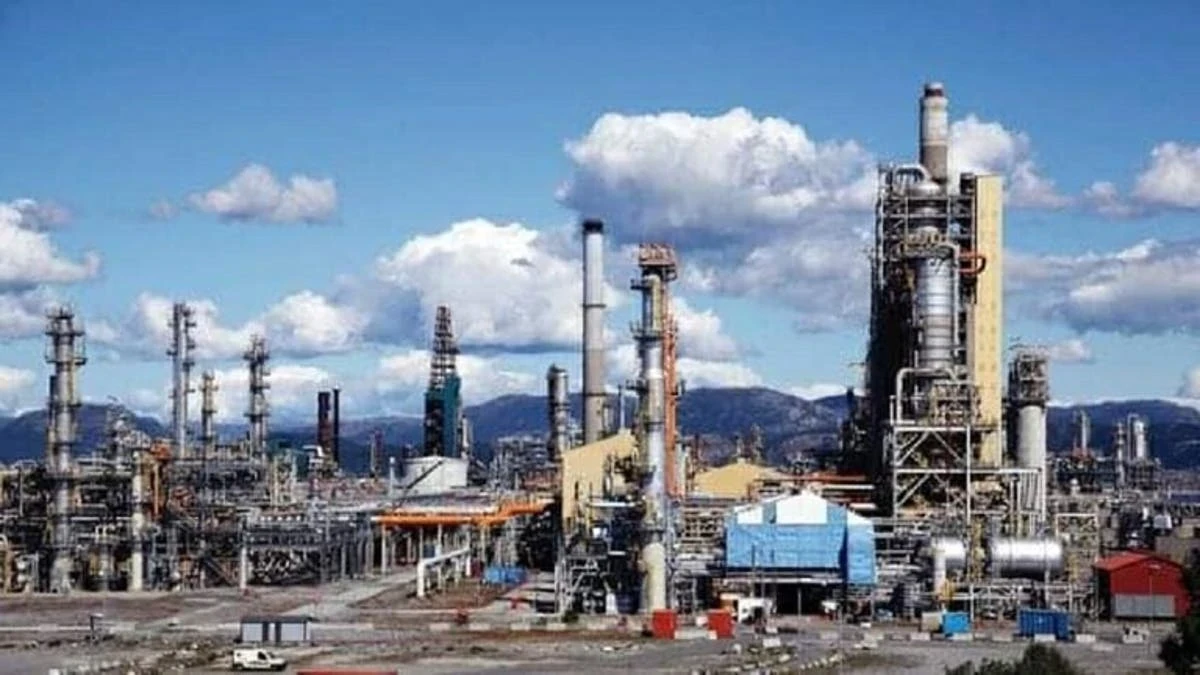 توقيفات في مصفاة حمص بملف فقدان 75 ألف طن من النفط الخام