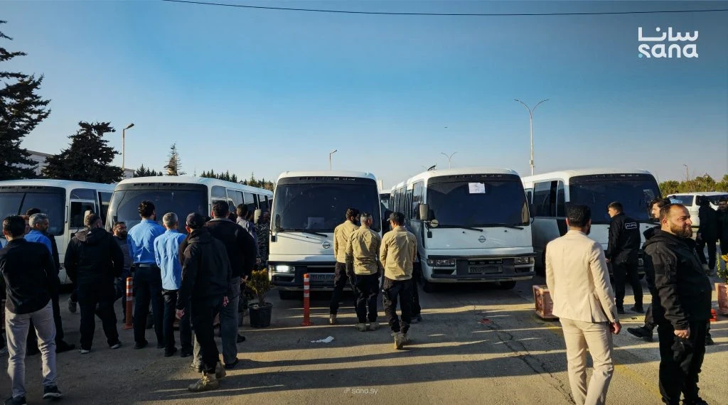 وصول أول دفعة من الموقوفين السوريين من لبنان إلى معبر جديدة يابوس