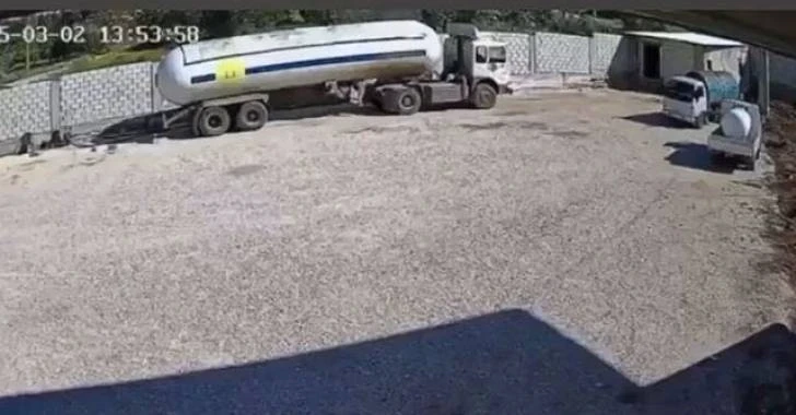 انفجـار صهريج غاز في بلدة الدوسة – عكار: مقتـ.ـل امرأة سورية وأطفالها