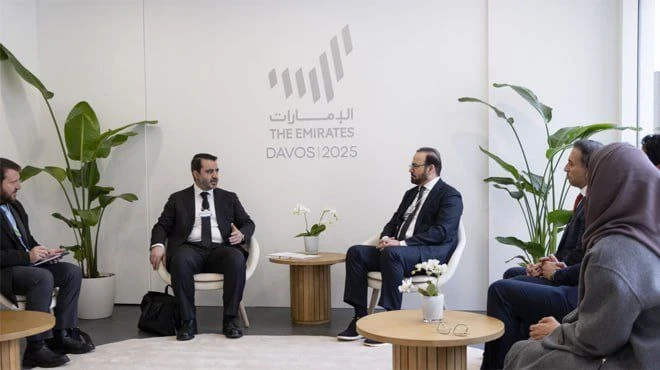 الإمارات تؤكد دعمها لاستقلال سوريا وسيادتها خلال لقاء في منتدى دافوس