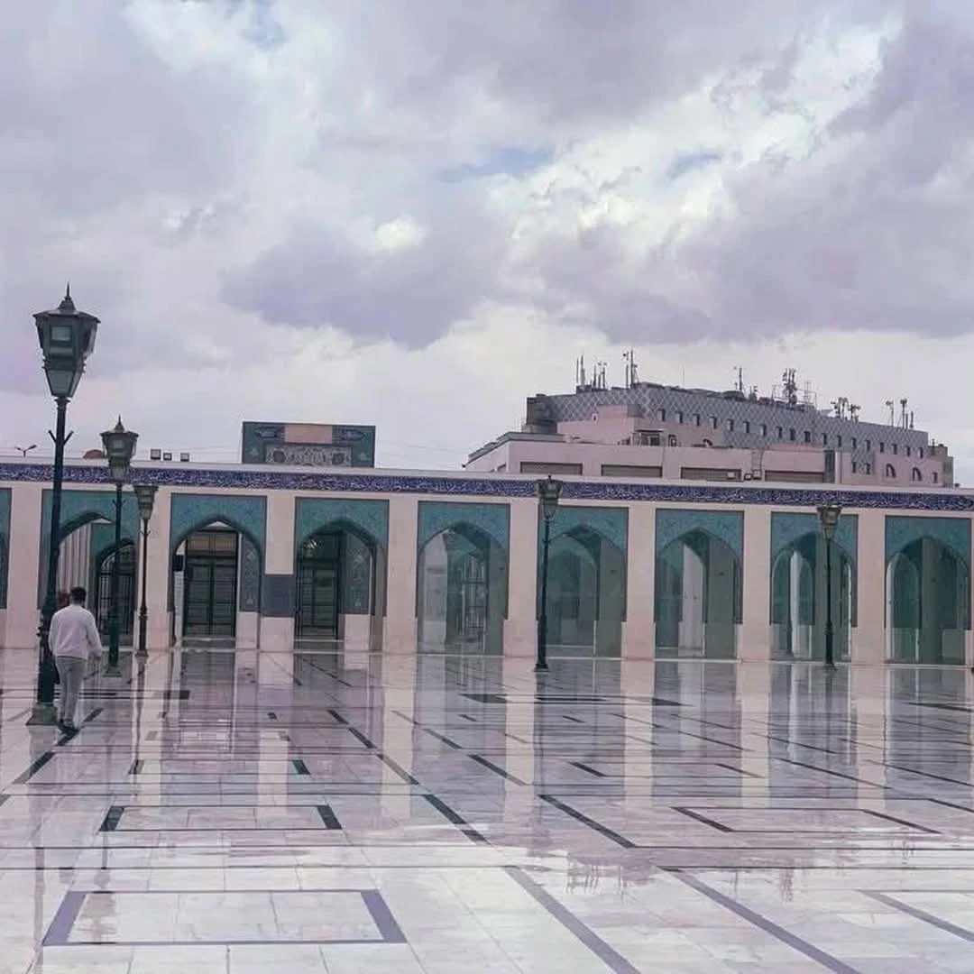 وصول أول مجموعة سياحة دينية إلى مقام السيدة زينب بريف دمشق قادمة من البحرين عبر معبر نصيب