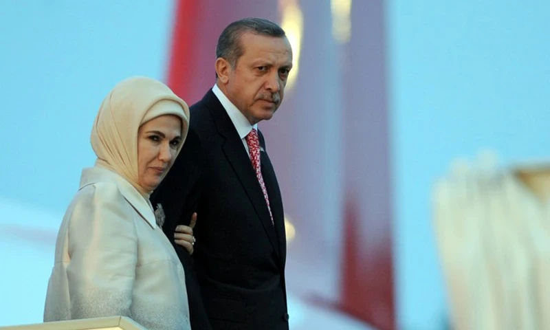 لقاء يجذب الأنظار.. أمينة أردوغان تستقبل عقيلة نائب الرئيس السوري في أنقرة