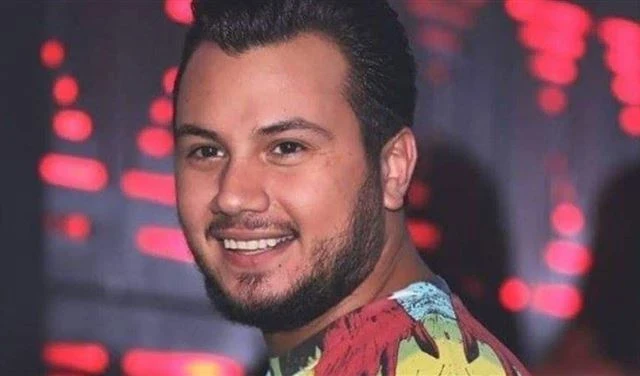 وديع الشيخ يرمي أوراقاً من فئة 100 دولار على جمهوره