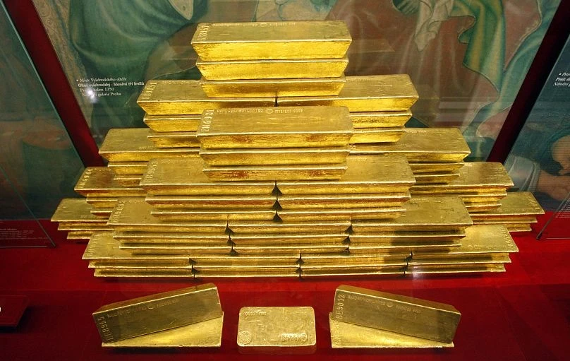 أسعار الذهب تسجّل رقماً قياسياً جديداً مع تراجع الدولار