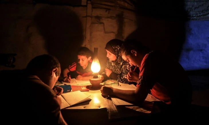 دراسة تكشف عن تأثير الانقطاع المستمر للكهرباء على السكان