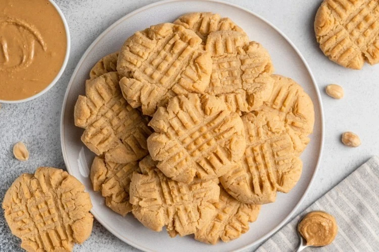 قطعة بسكويت تنـهي حـياة فنانة مشهورة