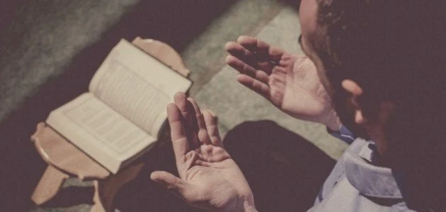 أركان الإسلام والإيمان: الأسس الأساسية للحياة الدينية