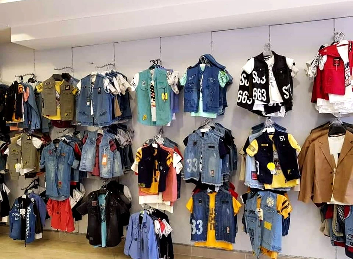 ارتفاع جنوني في أسعار الألبسة بسوريا: كسوة الطفل تصل إلى 400 ألف ليرة مع اقتراب عيد الفطر