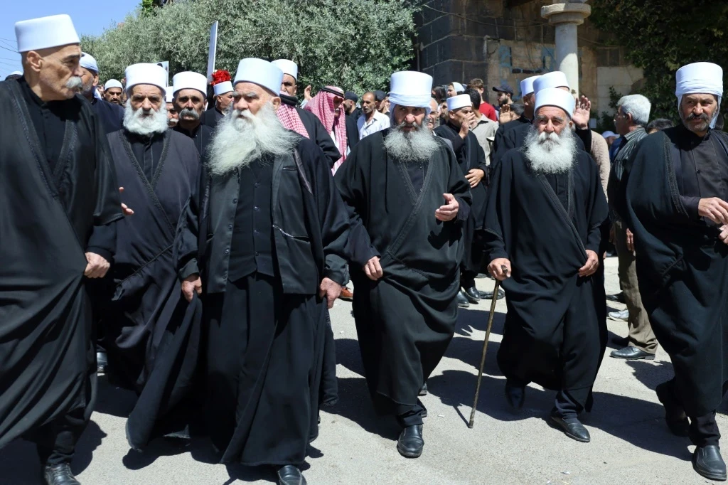 مفاوضات السويداء في عمّان وخارطة طريق لنزع السلاح