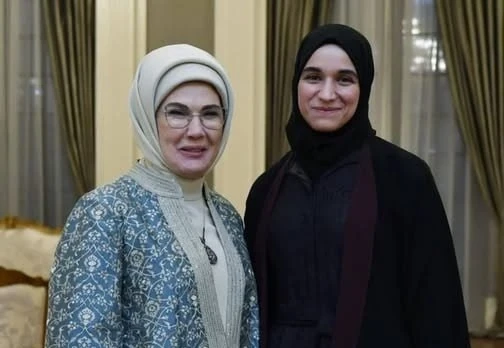 صحف تركية تكشف عن جذور زوجة الرئيس أحمد الشرع العثمانية: عائلة الدروبي وعلاقاتها بالدولة العثمانية!