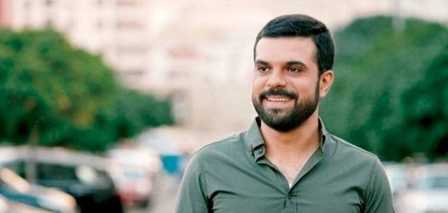 يزن خليل: أمي تركتني وراحت تزوجت والله عوضني بأمهات الدنيا ليكونوا أمي!