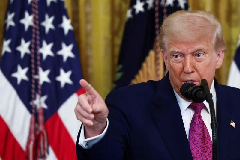 ترامب يشكر إيران على تحذير مبكر من الهجـ.ـوم ويدعو للسلام في الشرق الأوسط