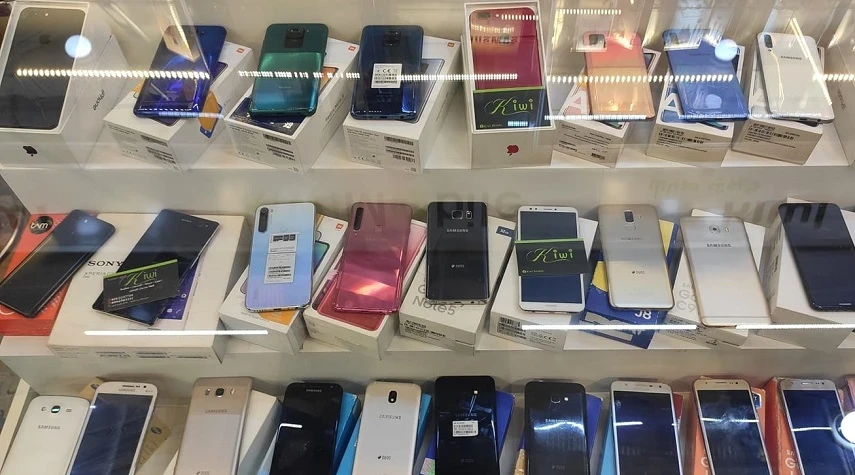 إعادة تقييم رسوم الجمارك على الموبايلات