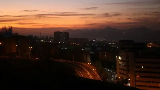 جـد.ل في إيـر.ان بعد ظهـور طالبة بمـلابـسـها الدا.خـلية