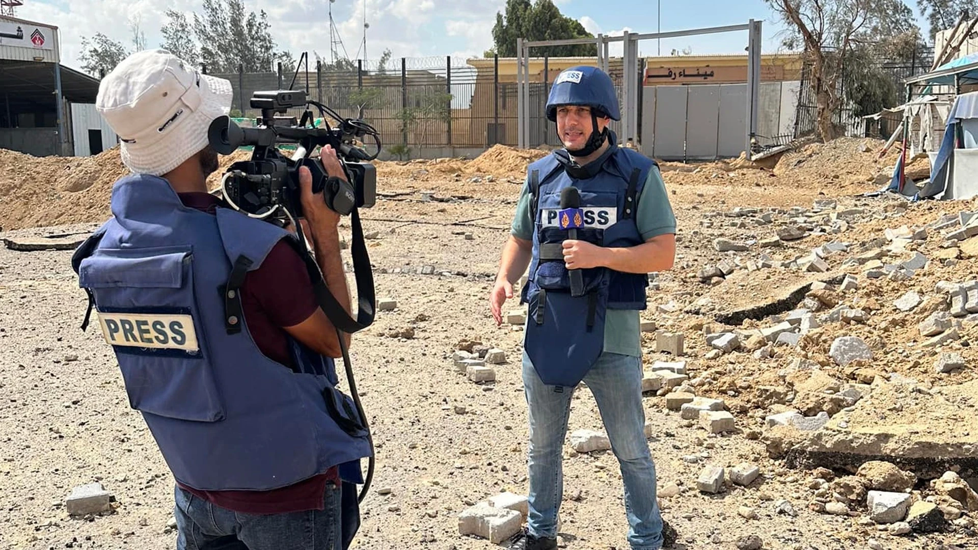 إصابة مصور قناة الجزيرة في اللاذقية خلال تغطية ميدانية وسط استنفار أمني