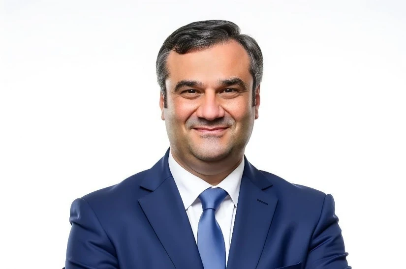 الحصرية: زيارة الشرع تفتح حقبة اقتصادية جديدة وتفعّل نظام "سويفت"