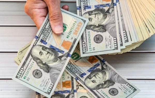 انخفاض حاد للدولار الأميركي