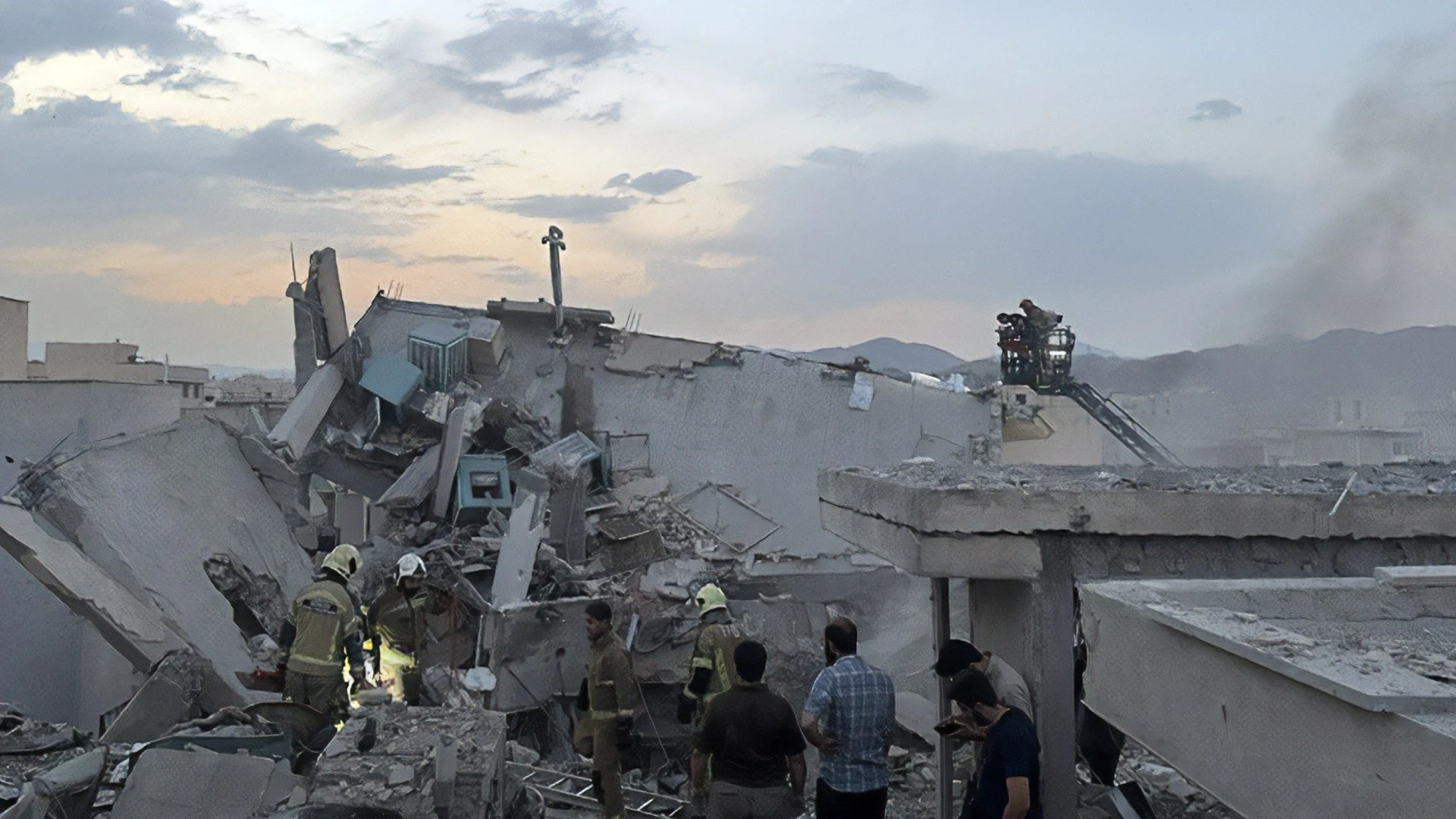 مقـ.ـ تل قيادي في "فـ.ـ يلق القـ.ـ دس" خلال غـ.ـ ارات إسرائيلية على إيران