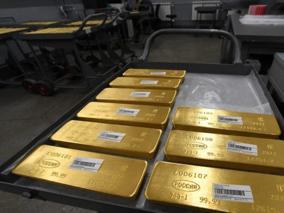 تراجع الذهب بعد قمة تاريخية... والمستثمرون يترقبون قرار الفدرالي الأميركي