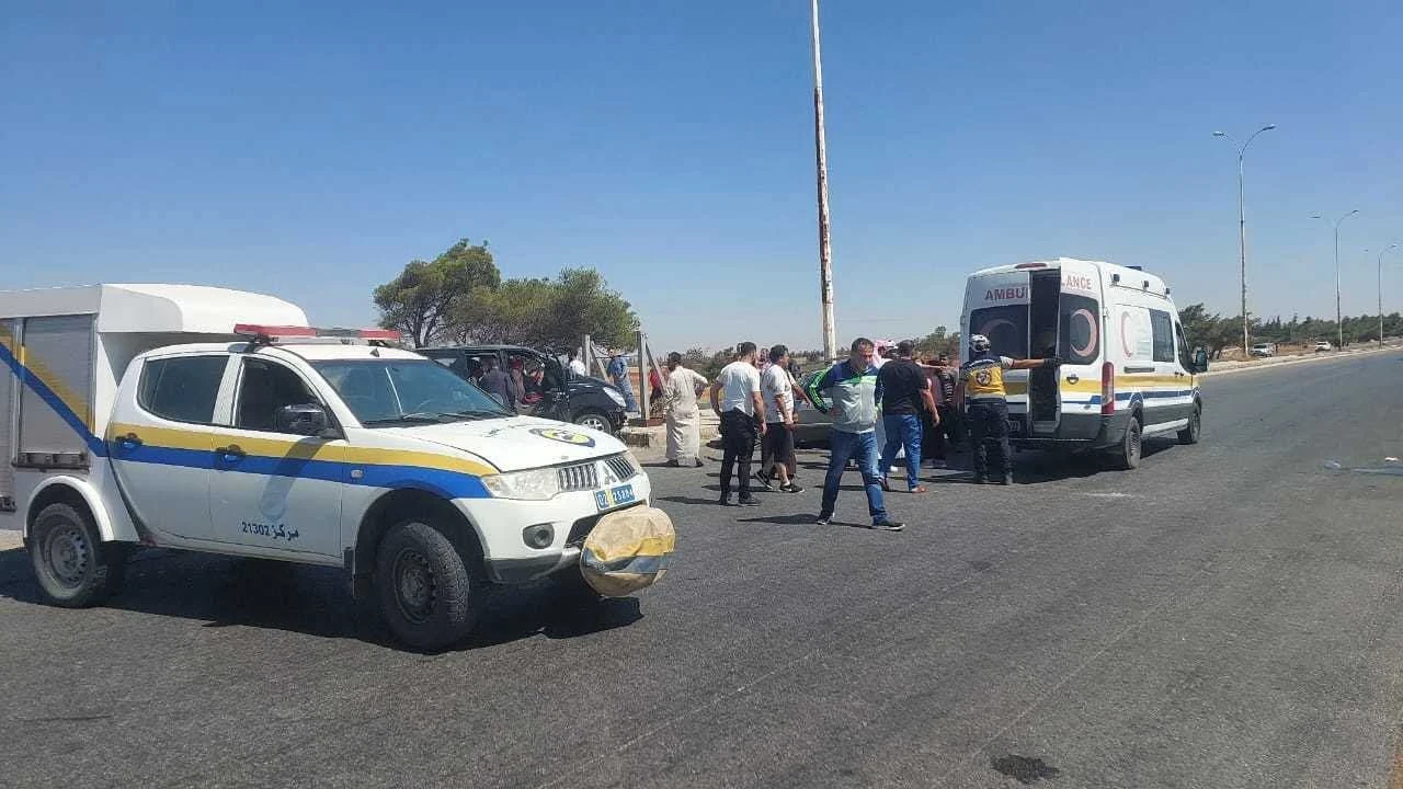 إصابة 12 مدنيًا بحادث سير على طريق دمشق–حلب قرب إيكاردا