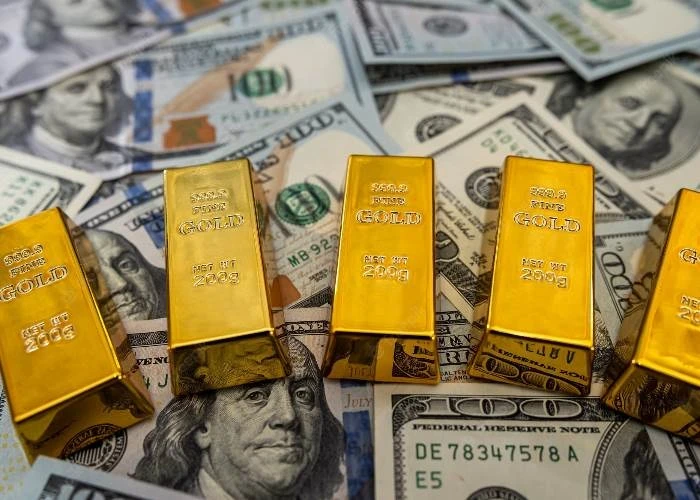 أسواق السلع والعملات: الذهب يتجاوز 3145 دولارًا والبيتكوين يرتفع لأعلى مستو والنفط يستقر فوق 75 دولارًا