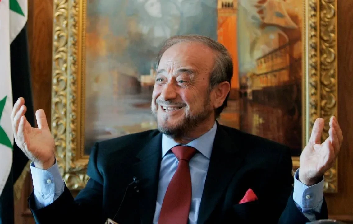 مفاجأة مدوية: مستشار قانوني للملكة إليزابيث أدار ثروات مرتبطة برفعت الأسد