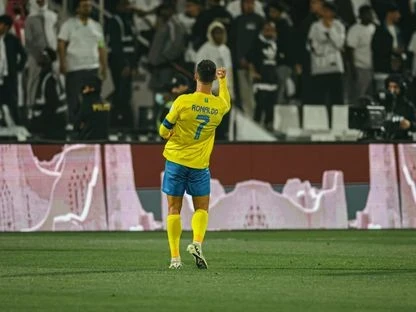 رونالدو ينفي اتهامه بالتصرف غير الأخلاقي ويصف حركته بأنها تعبر عن القوة والانتصار