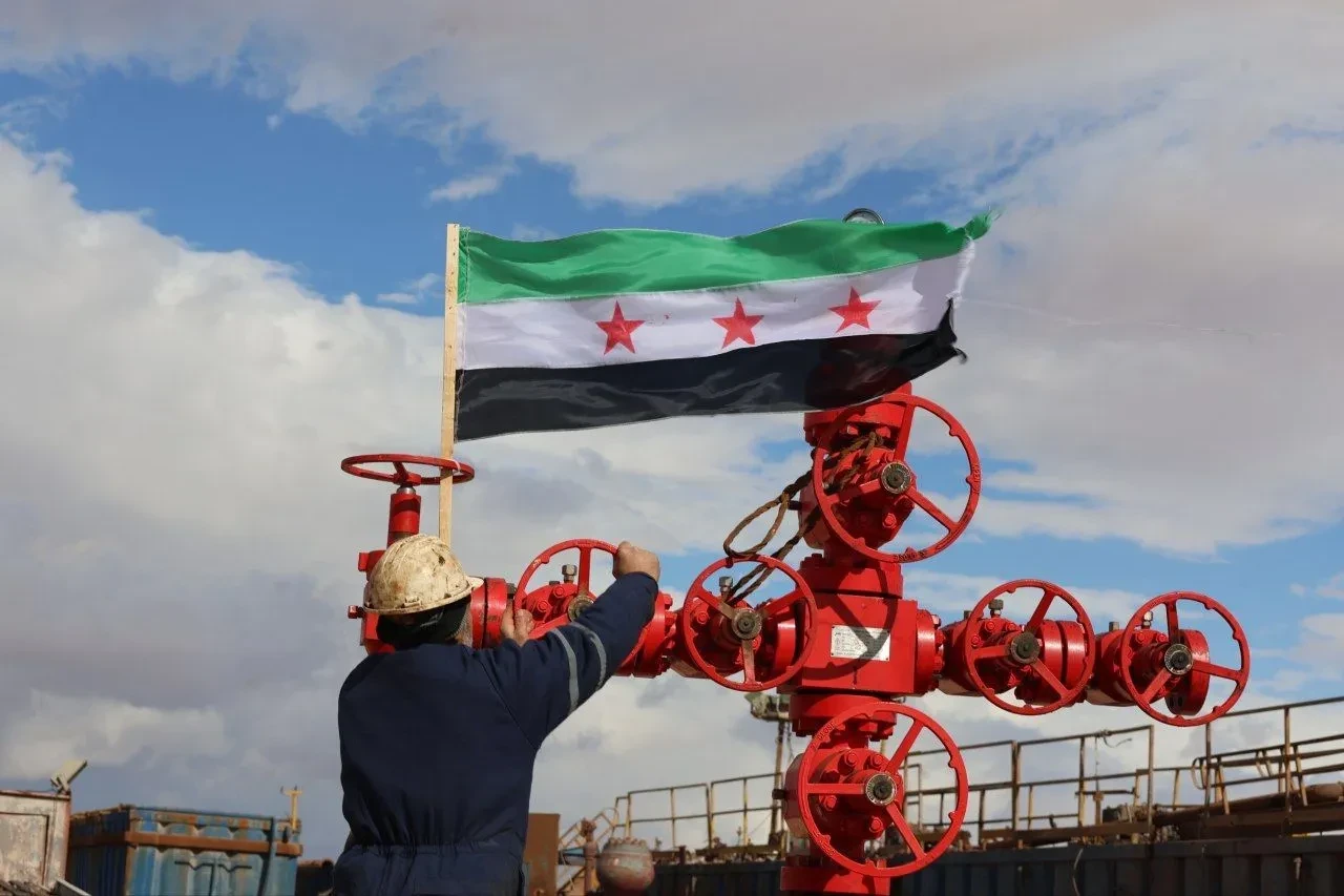 هل يبدأ تعافي الاقتصاد السوري من الشرق؟ اتفاق جديد يعيد تشغيل حقول النفط والغاز
