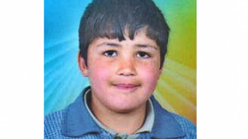 جهاد عبده يزور عائلة الشـ.ـه.ـيد حمزة الخطيب في إدلب