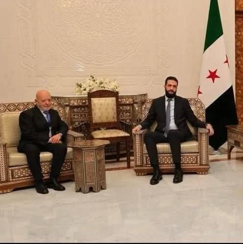 الرئيس الشرع في لقاء مـثمر مع الخـبير الاقتصادي نضال الشعار لبحث مستقبل سوريا الاقتصادية