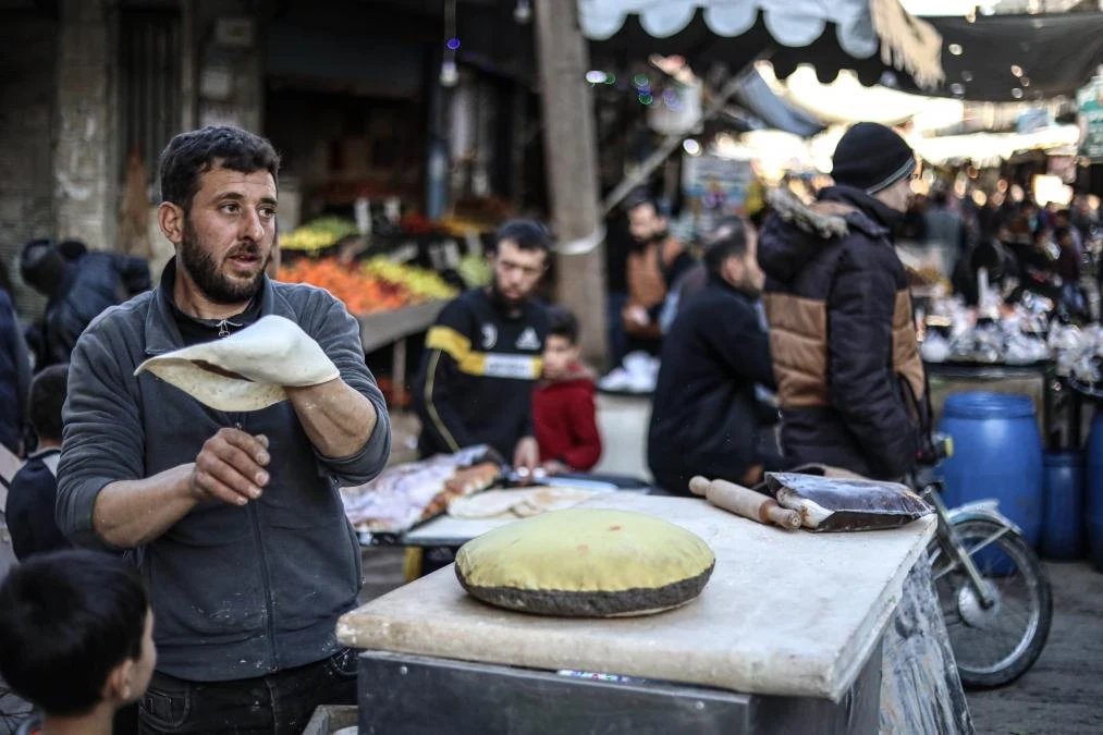 سورية بلا حـواجـز وإتـاوات... الأسـواق تنتعـش والسـلع تتـدفـق بحـرية