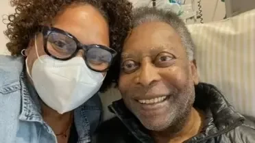 بالصور.. ابنة بيليه تشارك محبيه آخر صورة للنجم البرازيلي قبل وفاته