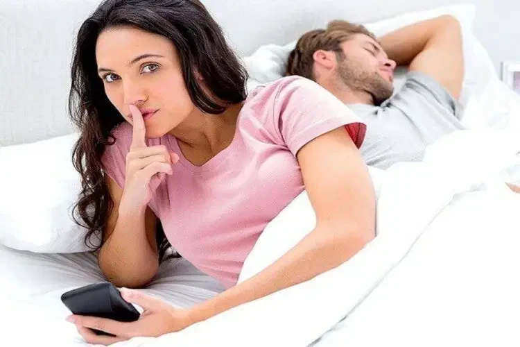 حلمت بأن زوجتي تخونني مع أخي.. تفسير حلم خيانة الزوجة مع الأخ.. وهل تعبر عن الشر