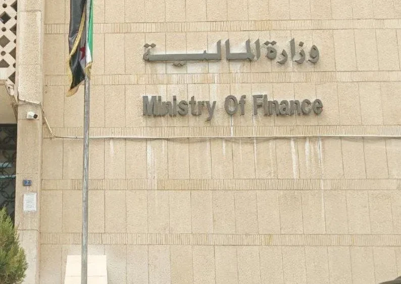 قرارات تنظيمية في وزارة المالية تشمل كف يد موظفين وإعادة هيكلة إدارية