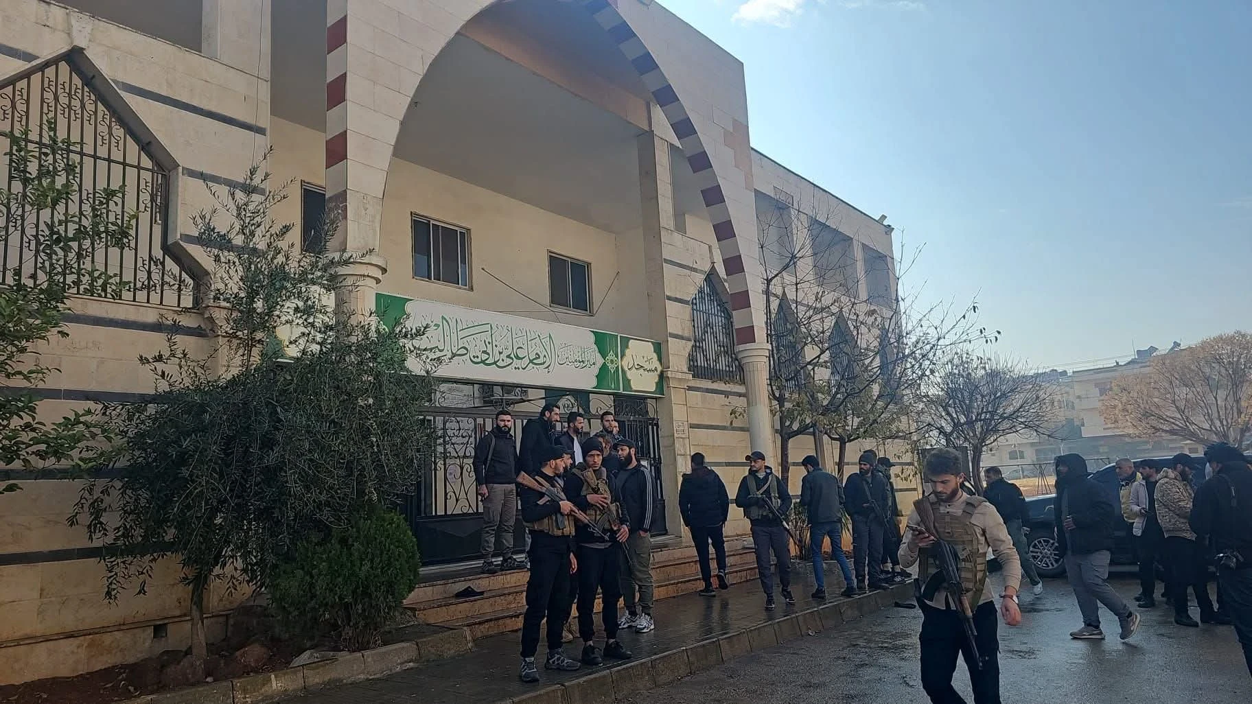 انفجـ..ـار داخل مسجد بحي وادي الذهب في حمص يسفر عن قـ..ـتلـى ومصابين