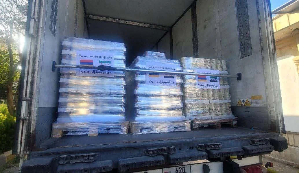 حلب تستلم شحنة مساعدات إنسانية من أرمينيا تشمل مواد غذائية ومستلزمات طبية