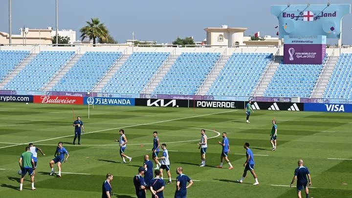 صحفي بريطاني يثير تفاعلاً بعد نشره فيديو لصوت الأذان في قطر