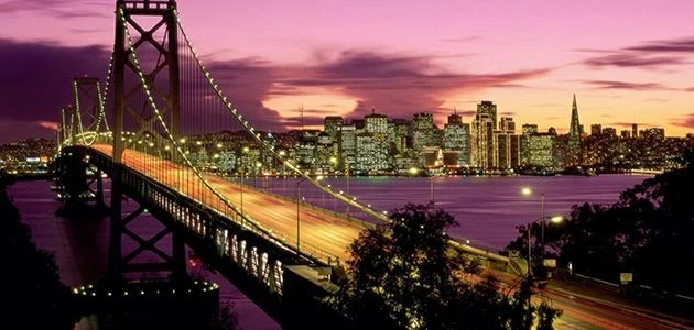 حرا.ئـق هائـلة في لوس أنجلوس تـؤجـجها ريـاح قـوية.. والسلطات تدعـو للاستـعداد للإخـلاء