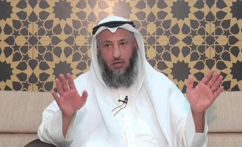 جـدل واسـع حول فتـوى الداعـية عثمان الخميس بشأن تـحـريـم ارتـداء الرجـال للون الأحمر