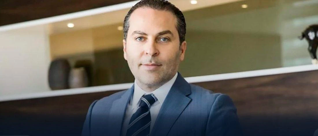 خروج سامر فوز من سوريا إلى الإمارات بعد تعثر التسوية مع الحكومة: ما وراء القرار المفاجئ؟